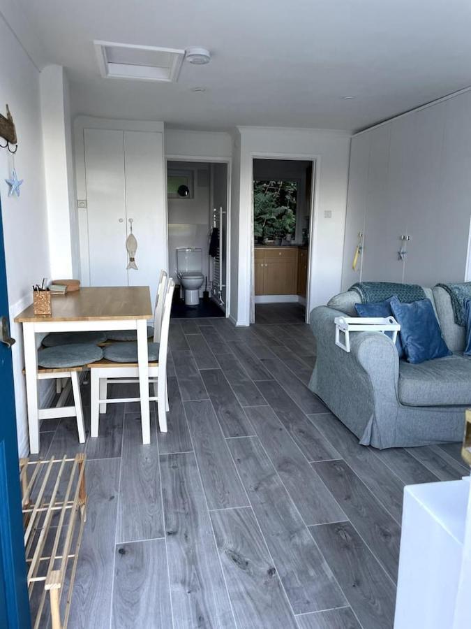Self-Catering Studio In Beautiful Charmouth Exterior photo